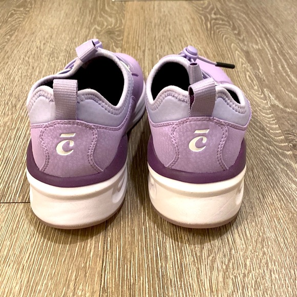 Clove shoes made for healthcare workers - Picture 3 of 7